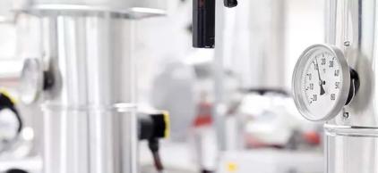 How a Sequential Valve Gate Controller Improves Large-Part Injection Molding